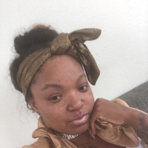 Meet your Posher, Deangela